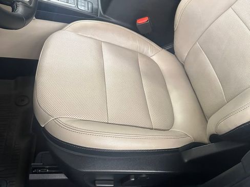 Used 2020 Ford Escape Titanium w/ Titanium Premium Package 2.0 AWD/4WD image 14