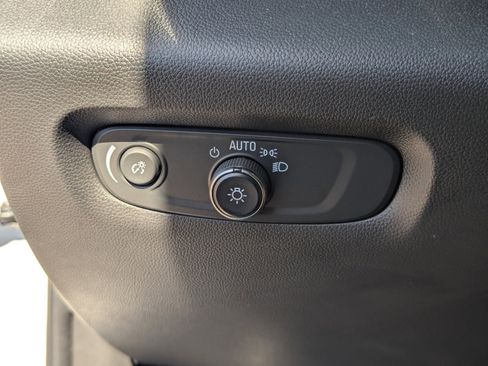 Used 2023 Chevrolet Traverse LT image 32