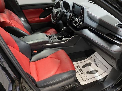 Used 2022 Toyota Highlander XSE image 25