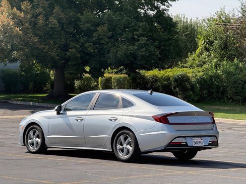 Used 2021 Hyundai Sonata SE w/ Cargo Package FWD image 3