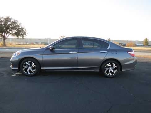 Used 2016 Honda Accord LX image 3