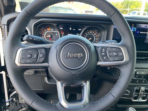 New 2025 Jeep Wrangler Unlimited Sahara w/ Safety Group AWD/4WD image 29