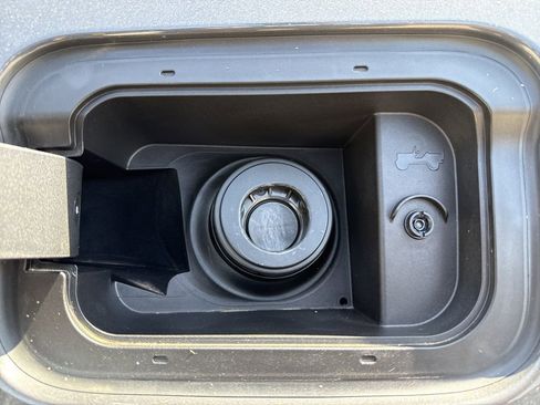 Used 2025 Jeep Grand Cherokee Limited w/ Luxury Tech Group II image 26