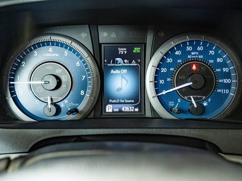 Used 2020 Toyota Sienna XLE FWD image 32