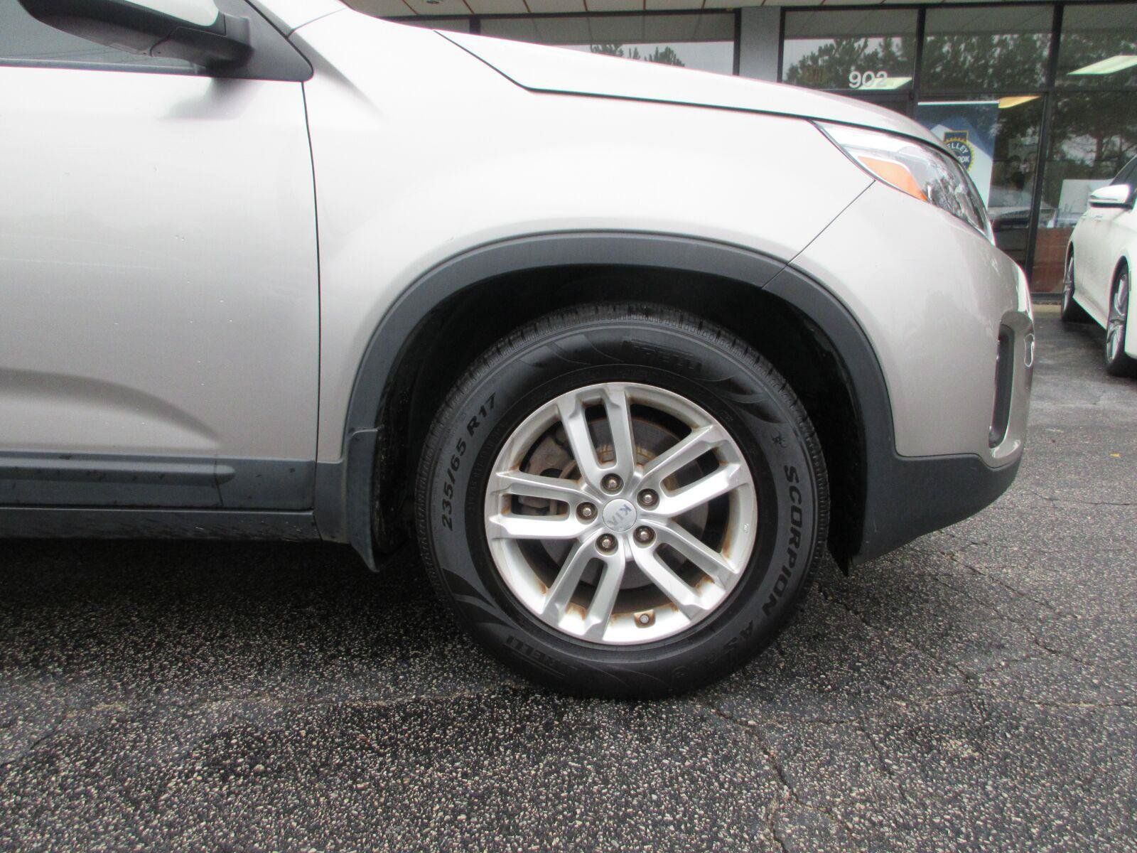 Used 2014 Kia Sorento LX FWD image 24