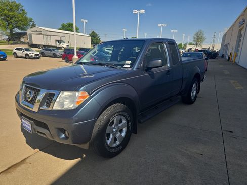 Used 2013 Nissan Frontier SV w/ SV Value Truck Pkg RWD image 4