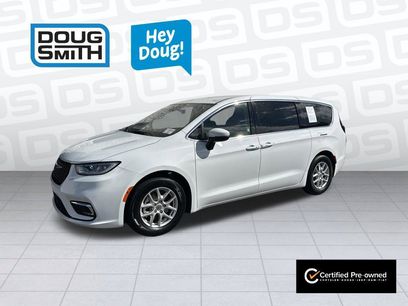 Used 2023 Chrysler Pacifica Touring-L