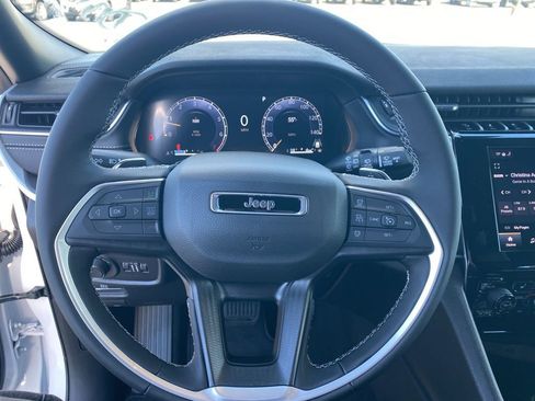 New 2025 Jeep Grand Cherokee Altitude image 16