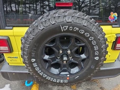 Used 2023 Jeep Wrangler Unlimited w/ Cold Weather Group image 16