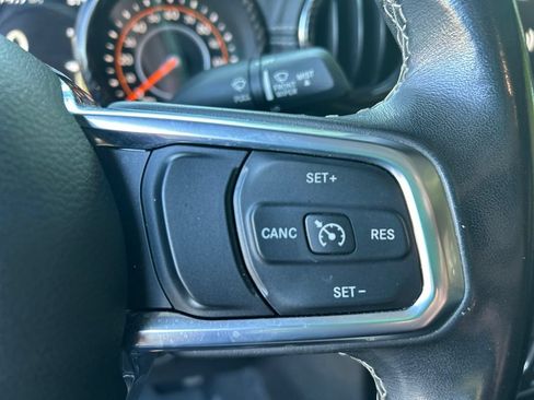 Used 2020 Jeep Gladiator Overland AWD/4WD image 19