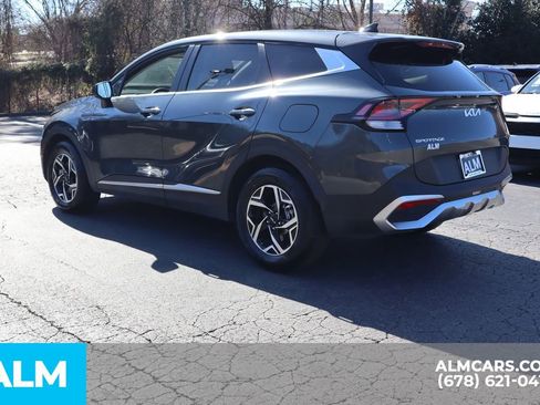 Used 2024 Kia Sportage LX image 9