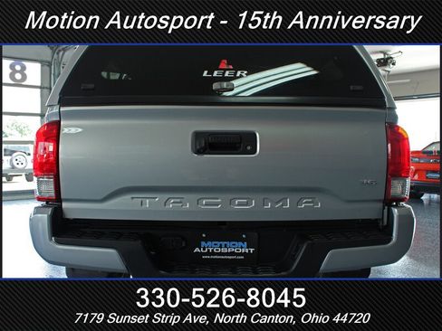 Used 2017 Toyota Tacoma SR5 AWD/4WD image 6