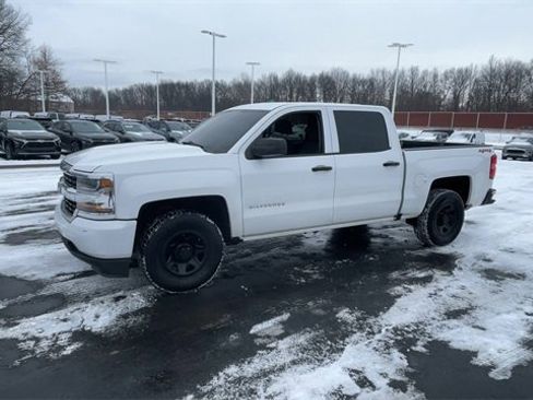 Used 2018 Chevrolet Silverado 1500 W/T w/ Trailering Package image 4
