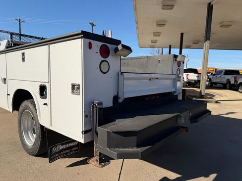 Used 2011 RAM 5500 SLT image 12