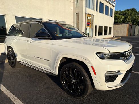 Used 2022 Jeep Grand Cherokee Summit AWD/4WD image 5