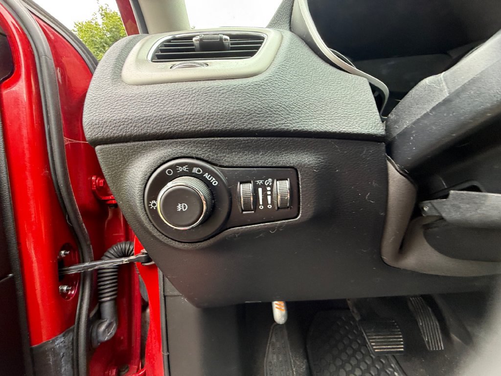 Used 2021 Jeep Compass Latitude w/ Convenience Group AWD/4WD image 19