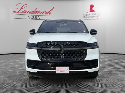 Certified 2025 Lincoln Navigator Black Label image 8