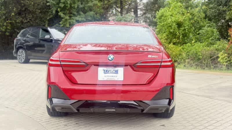 Used 2026 BMW 530i w/ M Sport Package RWD image 5