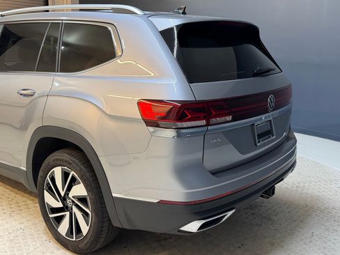 Used 2024 Volkswagen Atlas SEL AWD/4WD image 23