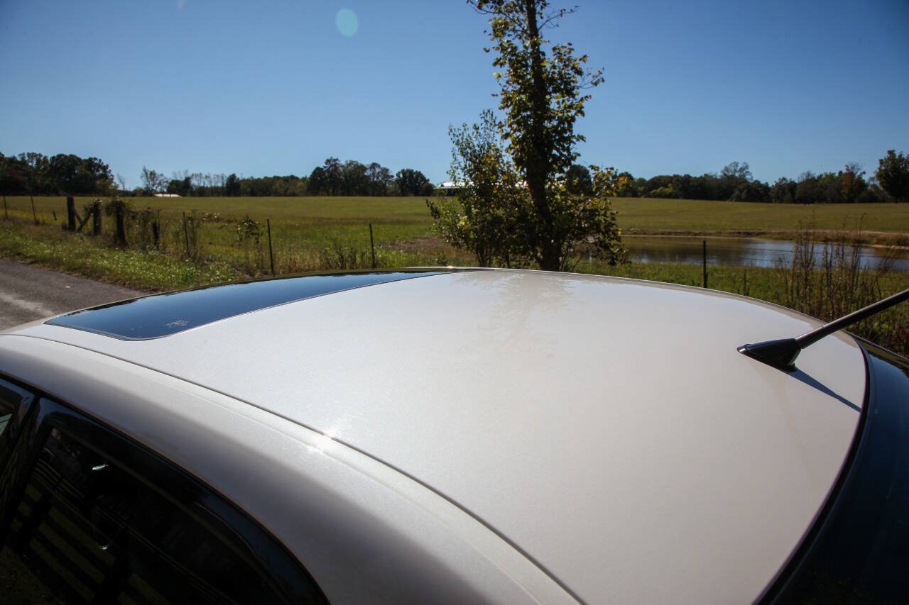 Used 2001 Lexus IS 300 w/ Leather Trim Pkg RWD image 16
