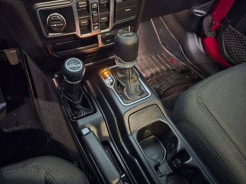 Used 2022 Jeep Wrangler Unlimited Sahara image 33