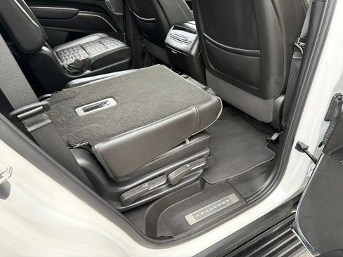 Used 2023 Cadillac Escalade Sport Platinum w/ LPO, ONYX Package AWD/4WD image 18