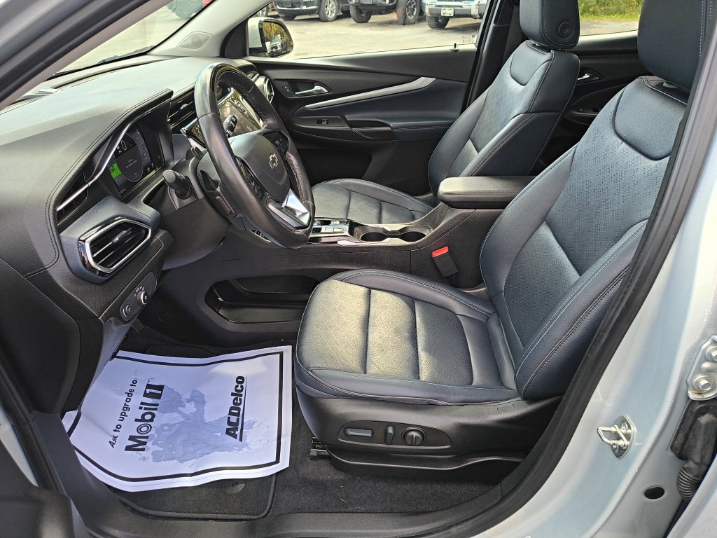 Used 2023 Chevrolet Bolt EUV Premier w/ Sun & Sound Package FWD image 9