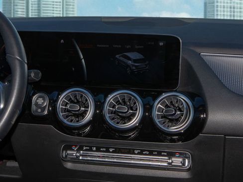 Used 2022 Mercedes-Benz GLA 250 w/ Premium Package Lite image 21