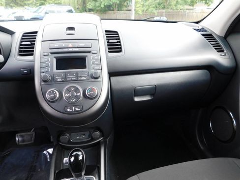 Used 2013 Kia Soul + FWD image 7