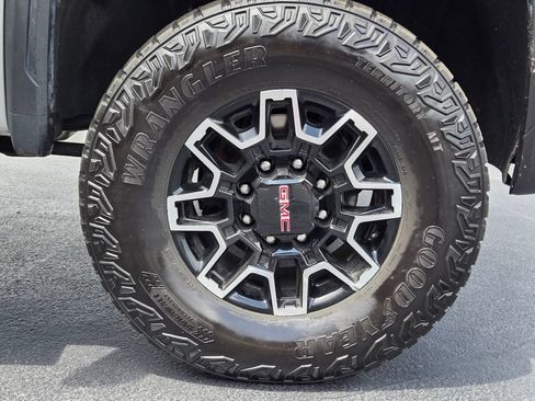 Used 2024 GMC Sierra 2500 AT4X AWD/4WD image 19