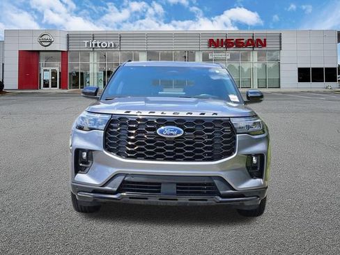 Used 2025 Ford Explorer ST-Line AWD/4WD image 2