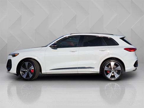 New 2025 Audi SQ5 Premium Plus image 3