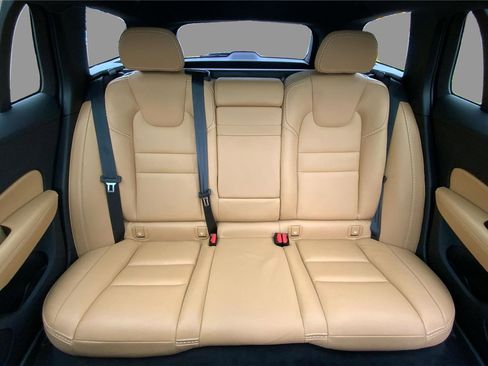 Used 2020 Volvo V60 T5 Cross Country w/ Protection Package Premier image 14