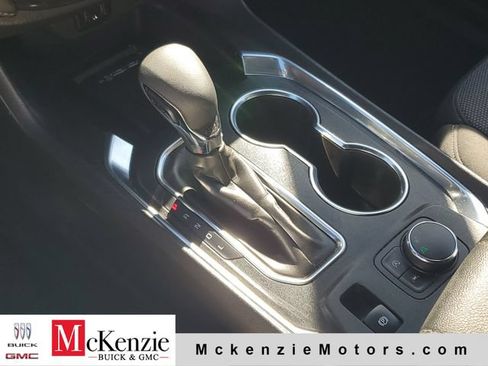 Used 2022 Chevrolet Traverse LT FWD image 20