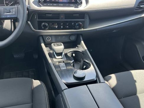 Used 2023 Nissan Rogue S AWD/4WD image 15