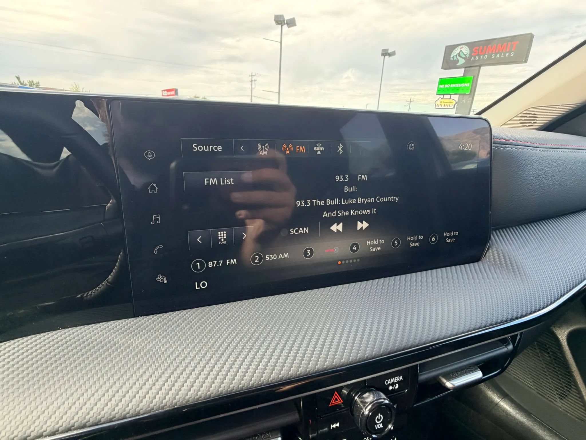 Used 2025 Nissan Kicks SR AWD/4WD image 17