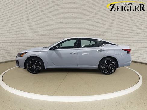 Used 2025 Nissan Altima 2.5 SR image 8