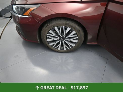 Used 2024 Nissan Altima 2.5 SV image 15