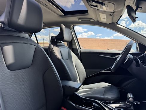 Used 2024 Kia Niro EX Touring image 42