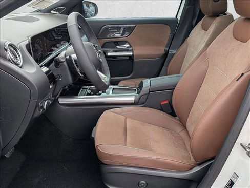 New 2026 Mercedes-Benz GLA 35 AMG 4MATIC image 4