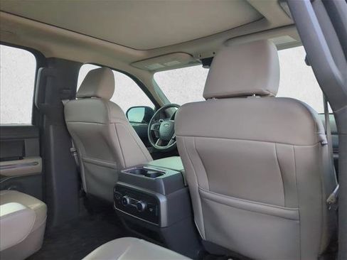 Used 2021 Ford Expedition XLT image 18