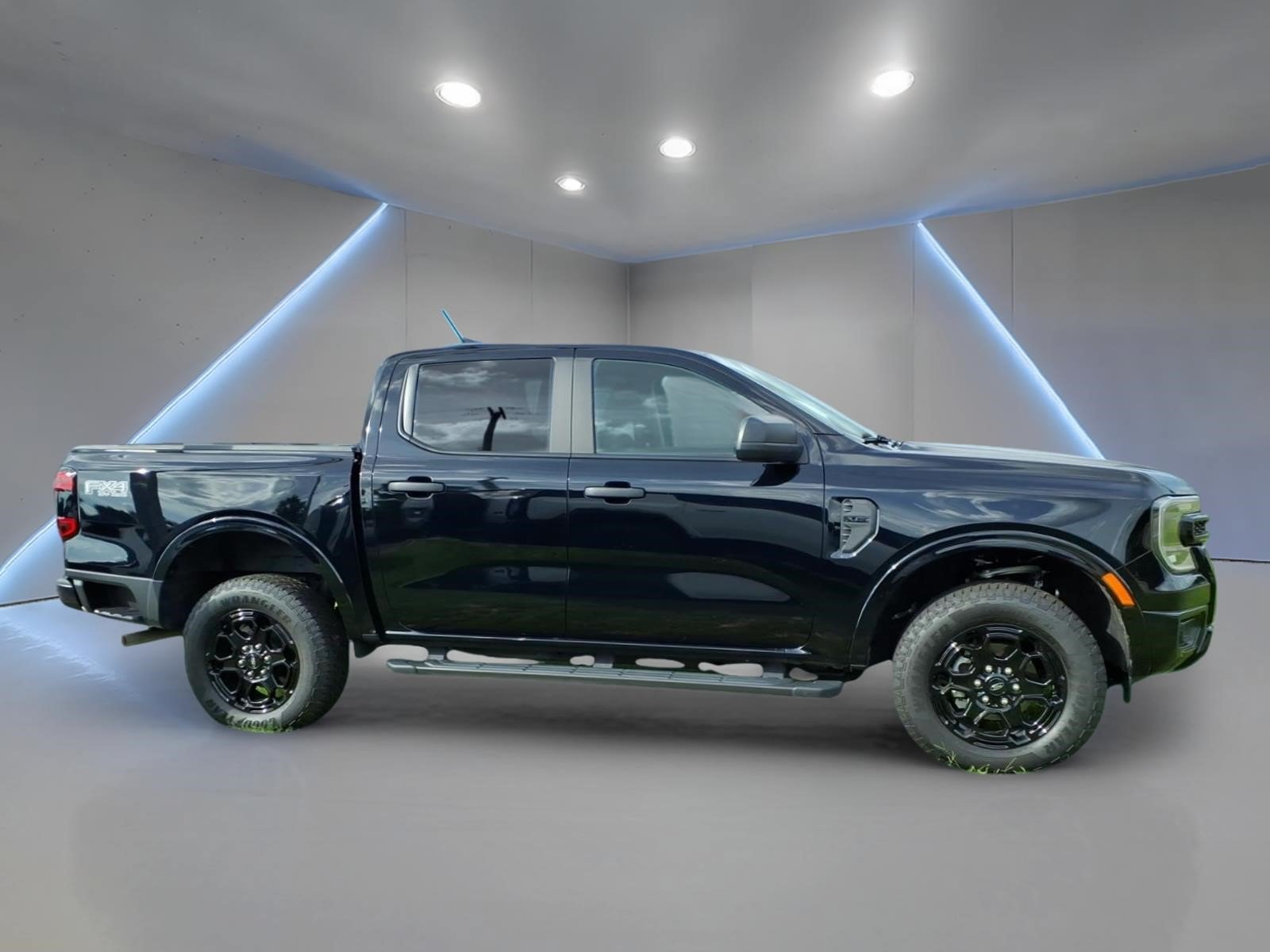 Used 2025 Ford Ranger XLT w/ Equipment Group 301A High AWD/4WD image 2