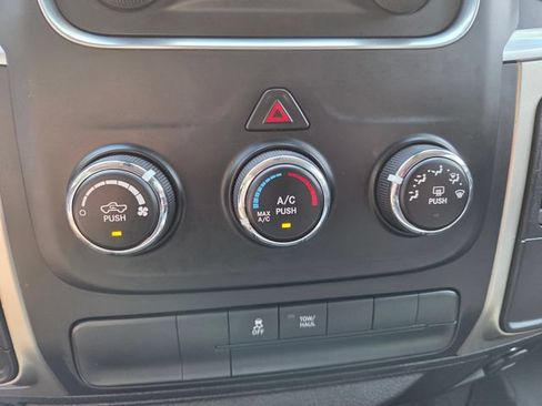 Used 2016 RAM 1500 Classic SLT AWD/4WD image 30