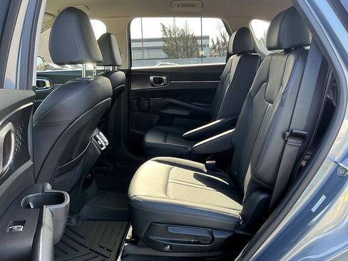 Used 2025 Kia Sorento EX image 18