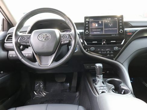 Used 2022 Toyota Camry XSE w/ Cold Weather Package image 18