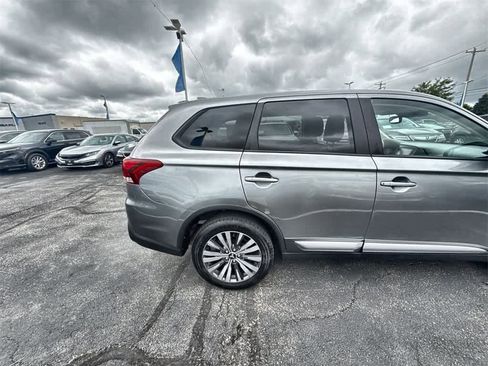 Used 2020 Mitsubishi Outlander SE image 6