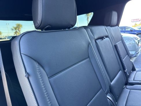 Used 2022 GMC Yukon Denali w/ Denali Premium Package image 25