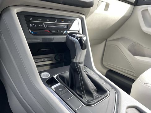 Used 2024 Volkswagen Tiguan SE image 30