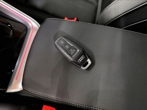 Certified 2025 Audi Q5 Premium w/ Convenience Package AWD/4WD image 12
