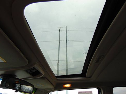 Used 2009 Jeep Commander Sport image 17